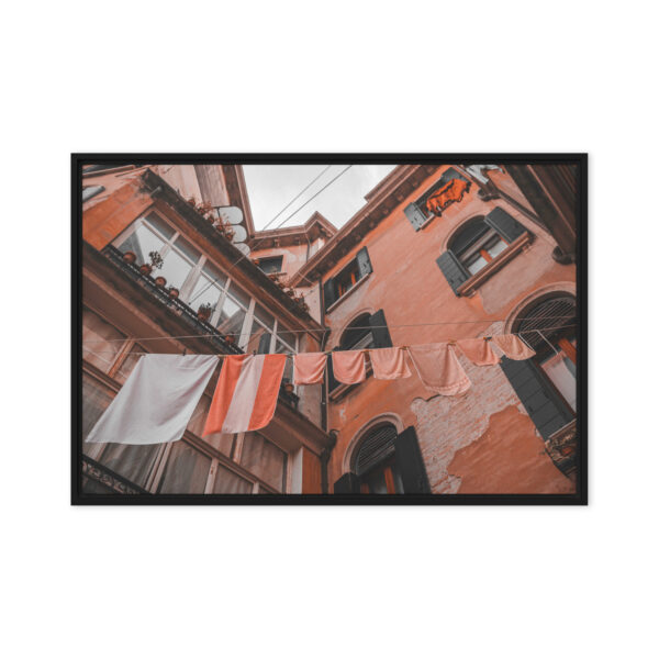 Hanging clothes in Venice - Image 6