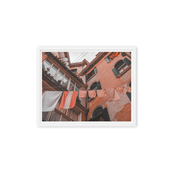 Hanging clothes in Venice - Image 9