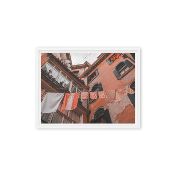 Hanging clothes in Venice - Image 10