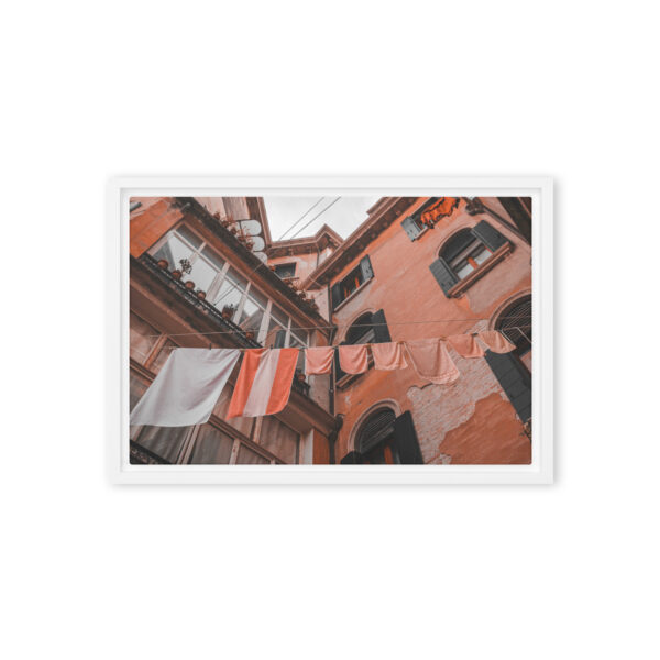 Hanging clothes in Venice - Image 11