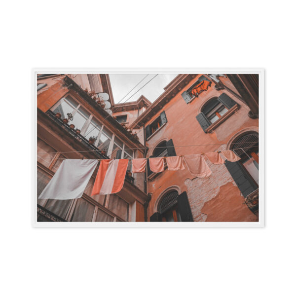 Hanging clothes in Venice - Image 12