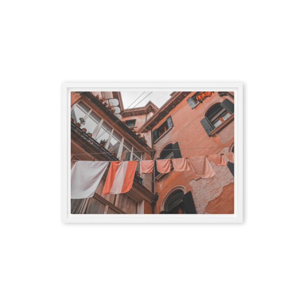 Hanging clothes in Venice - Image 8