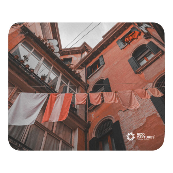Hanging clothes in Venice - Image 3